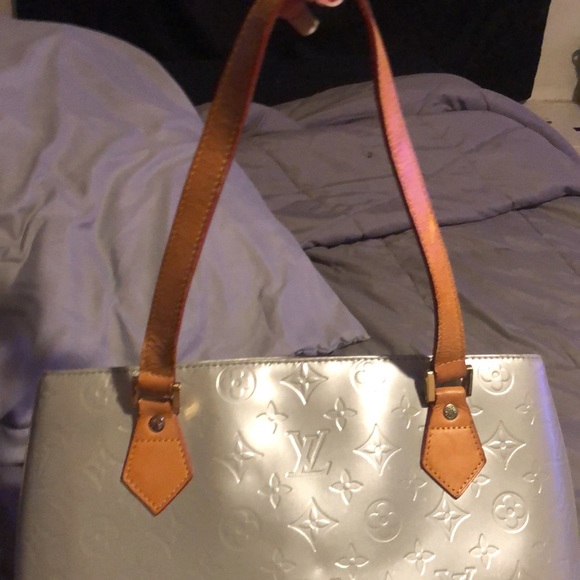 A blue Louis Vuitton bag perfect for a night out. - Picture 4 of 5